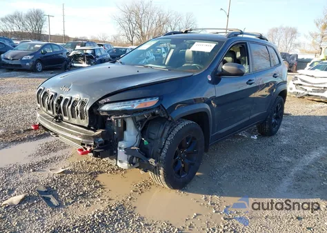 2016 Jeep Cherokee Trailhawk z USA, uszkodzony, nr VIN 1C4PJMBS0GW267616